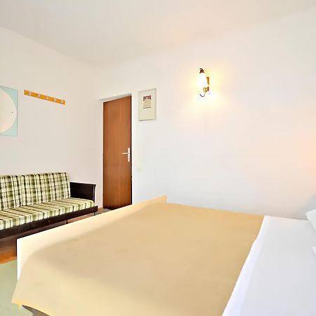 Apartment Bozikovic - Jelsa - Vitarnja Esterno foto