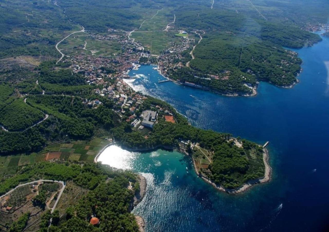 Apartment Bozikovic - Jelsa - Vitarnja Esterno foto