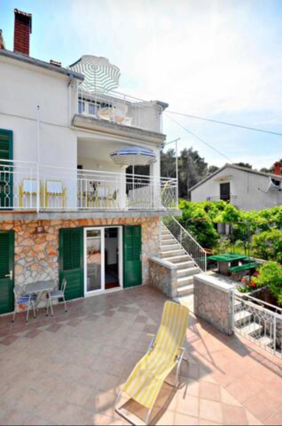 Apartment Bozikovic - Jelsa - Vitarnja Esterno foto