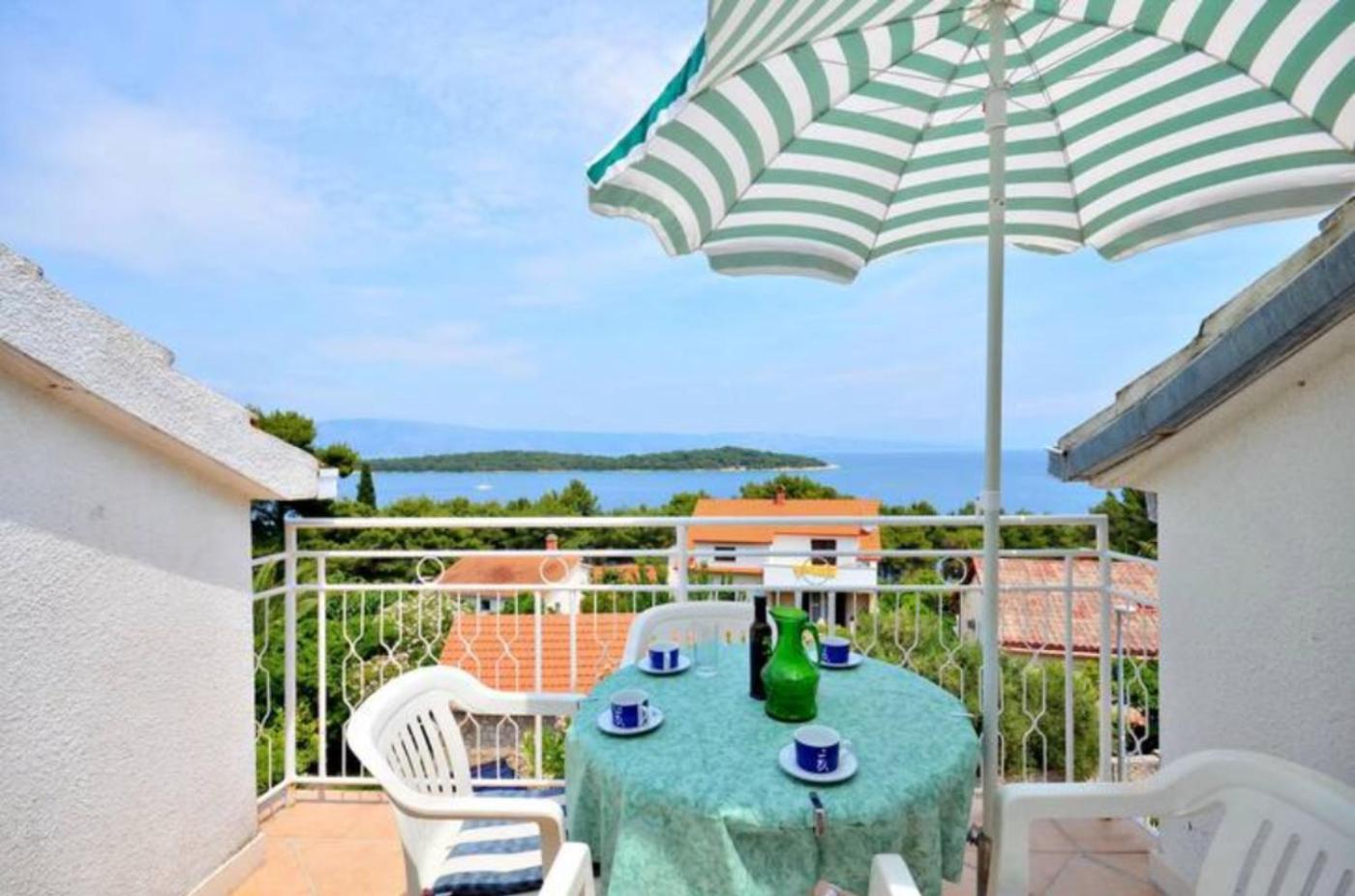 Apartment Bozikovic - Jelsa - Vitarnja Esterno foto