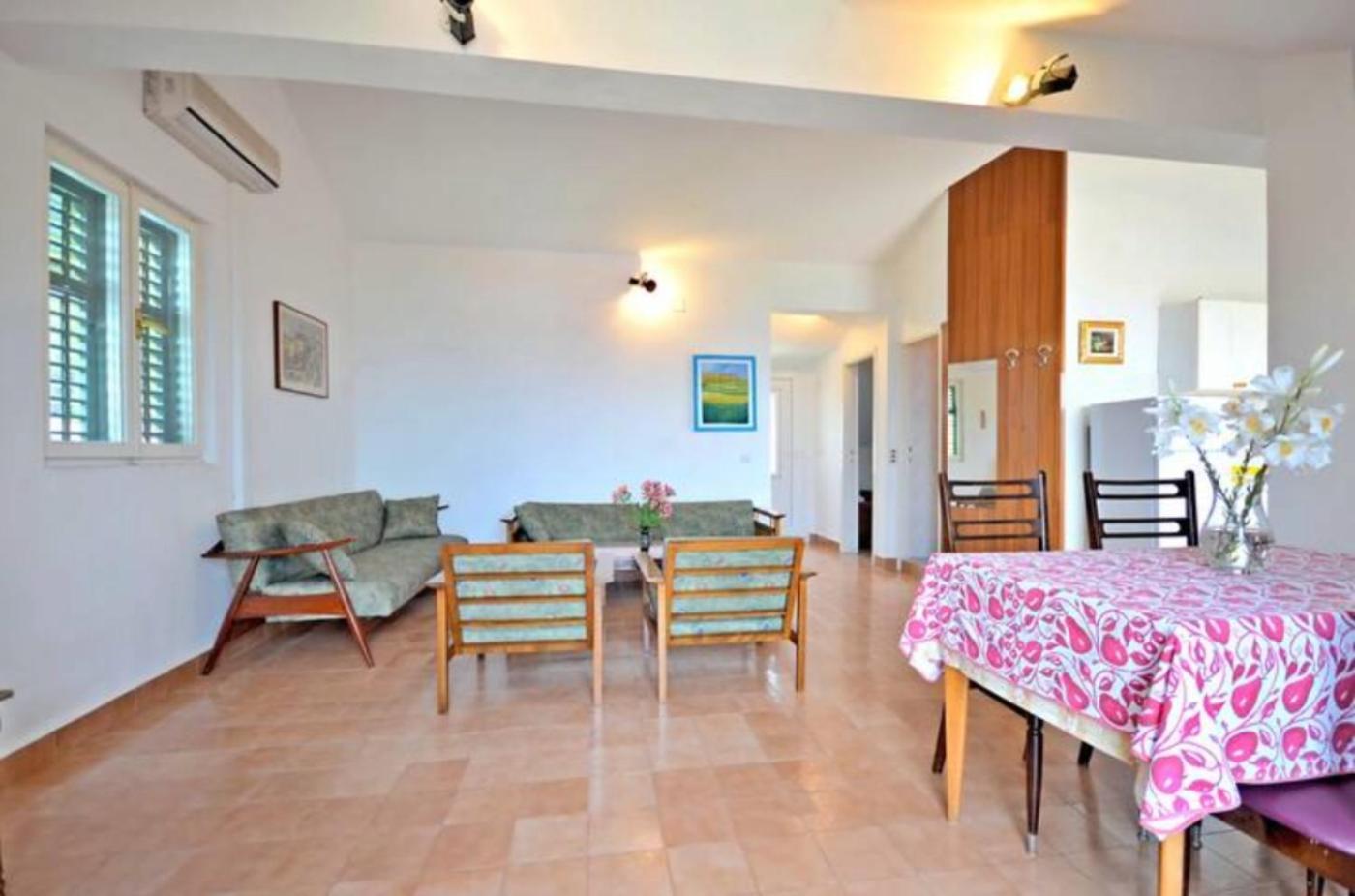 Apartment Bozikovic - Jelsa - Vitarnja Esterno foto