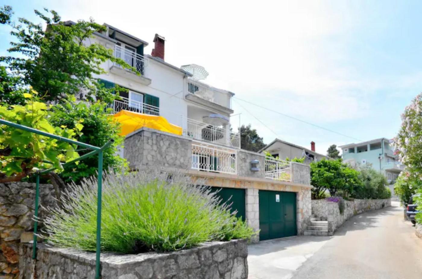 Apartment Bozikovic - Jelsa - Vitarnja Esterno foto