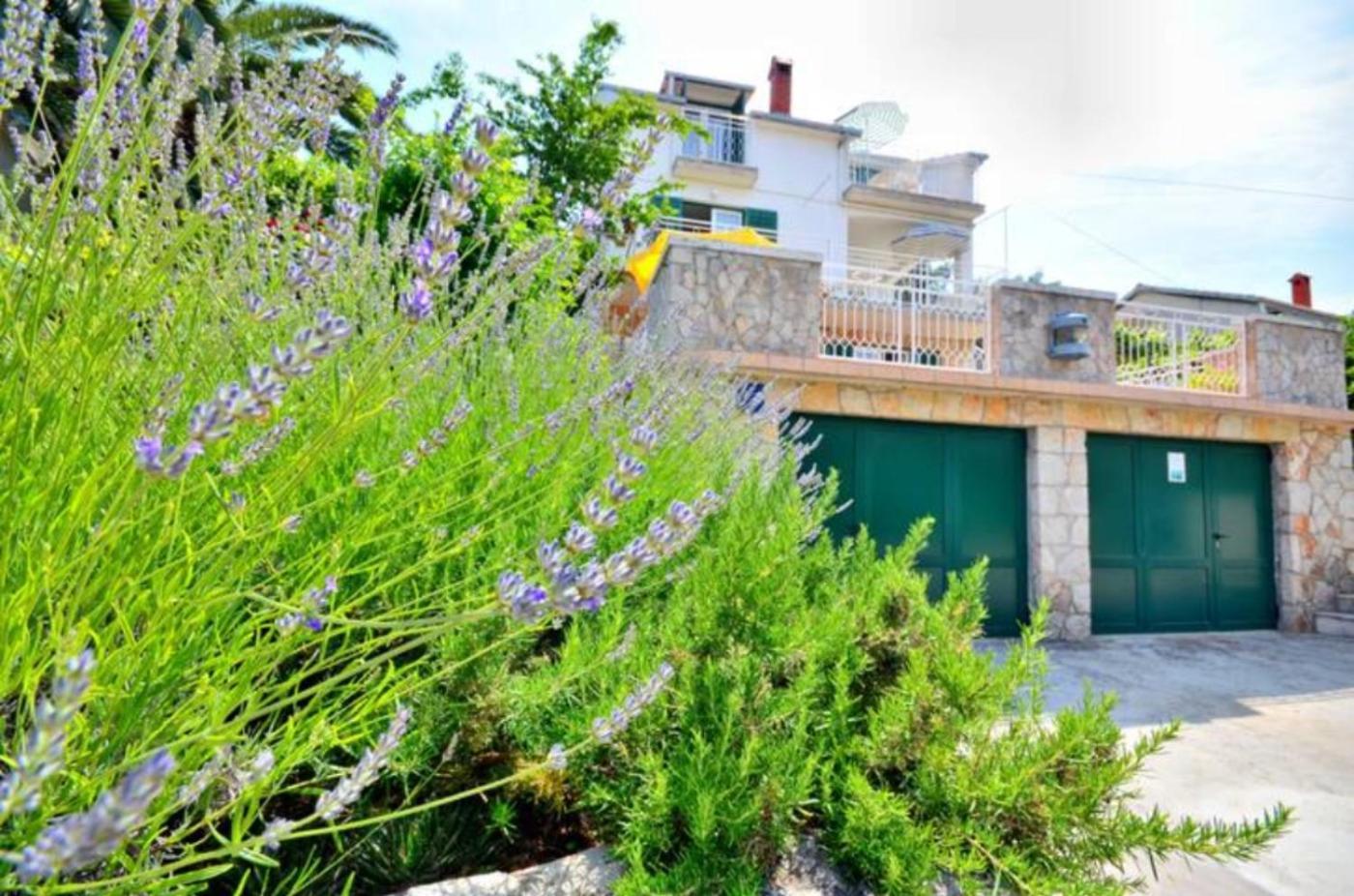 Apartment Bozikovic - Jelsa - Vitarnja Esterno foto