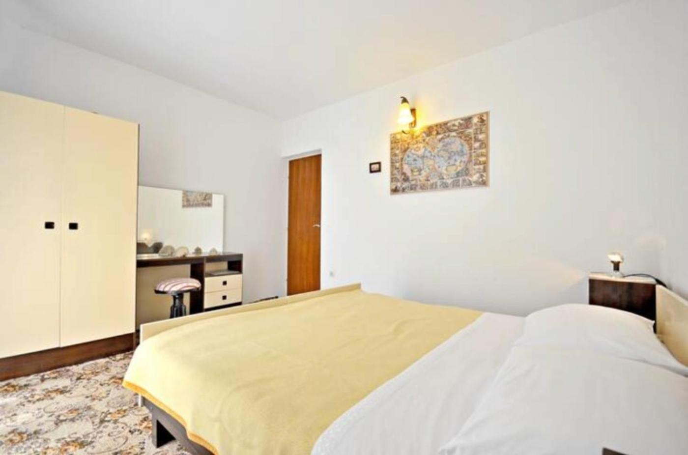 Apartment Bozikovic - Jelsa - Vitarnja Esterno foto
