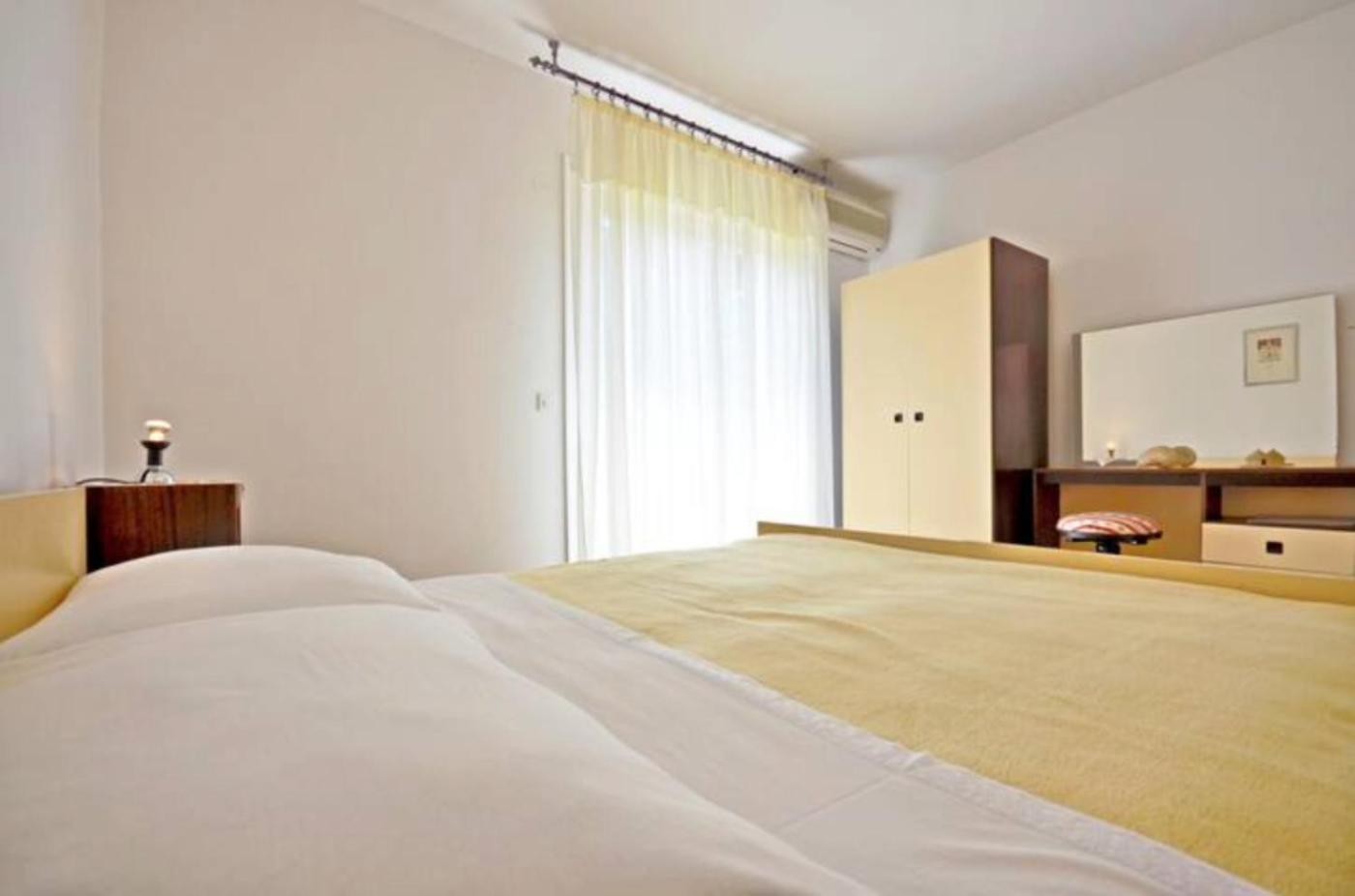 Apartment Bozikovic - Jelsa - Vitarnja Esterno foto