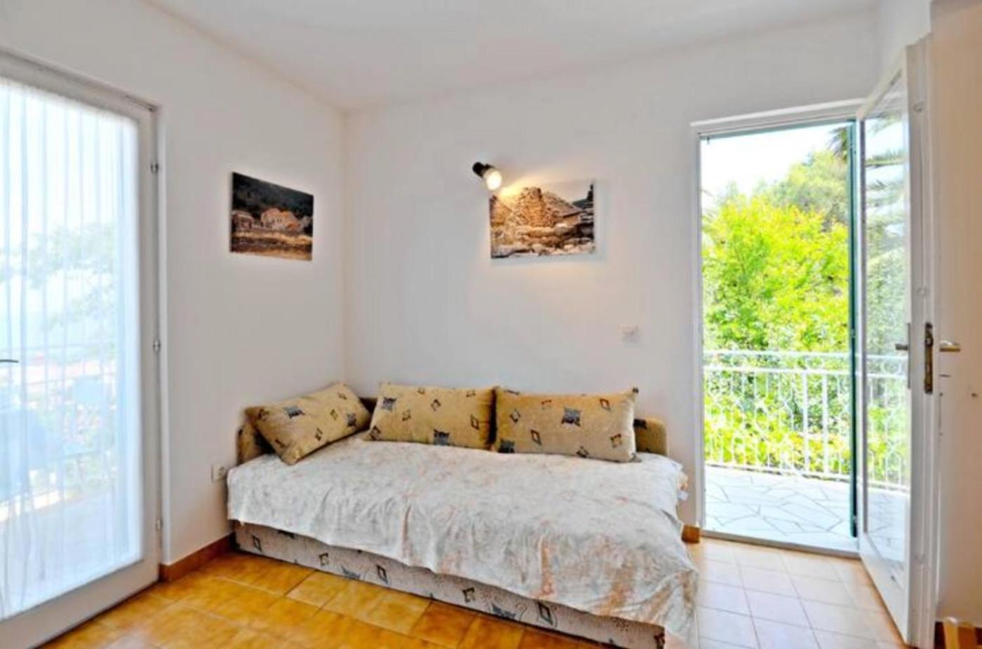 Apartment Bozikovic - Jelsa - Vitarnja Esterno foto