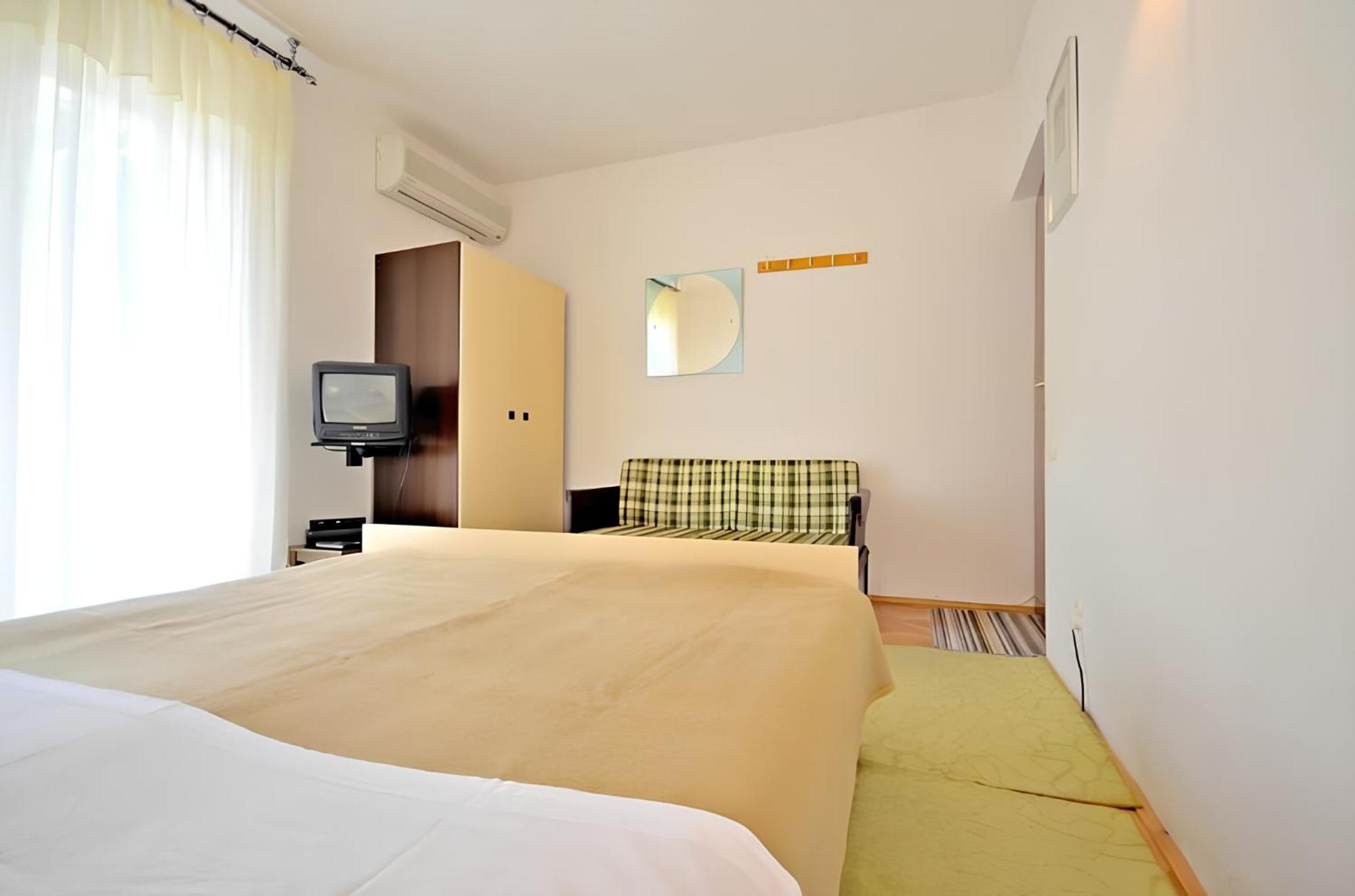 Apartment Bozikovic - Jelsa - Vitarnja Esterno foto