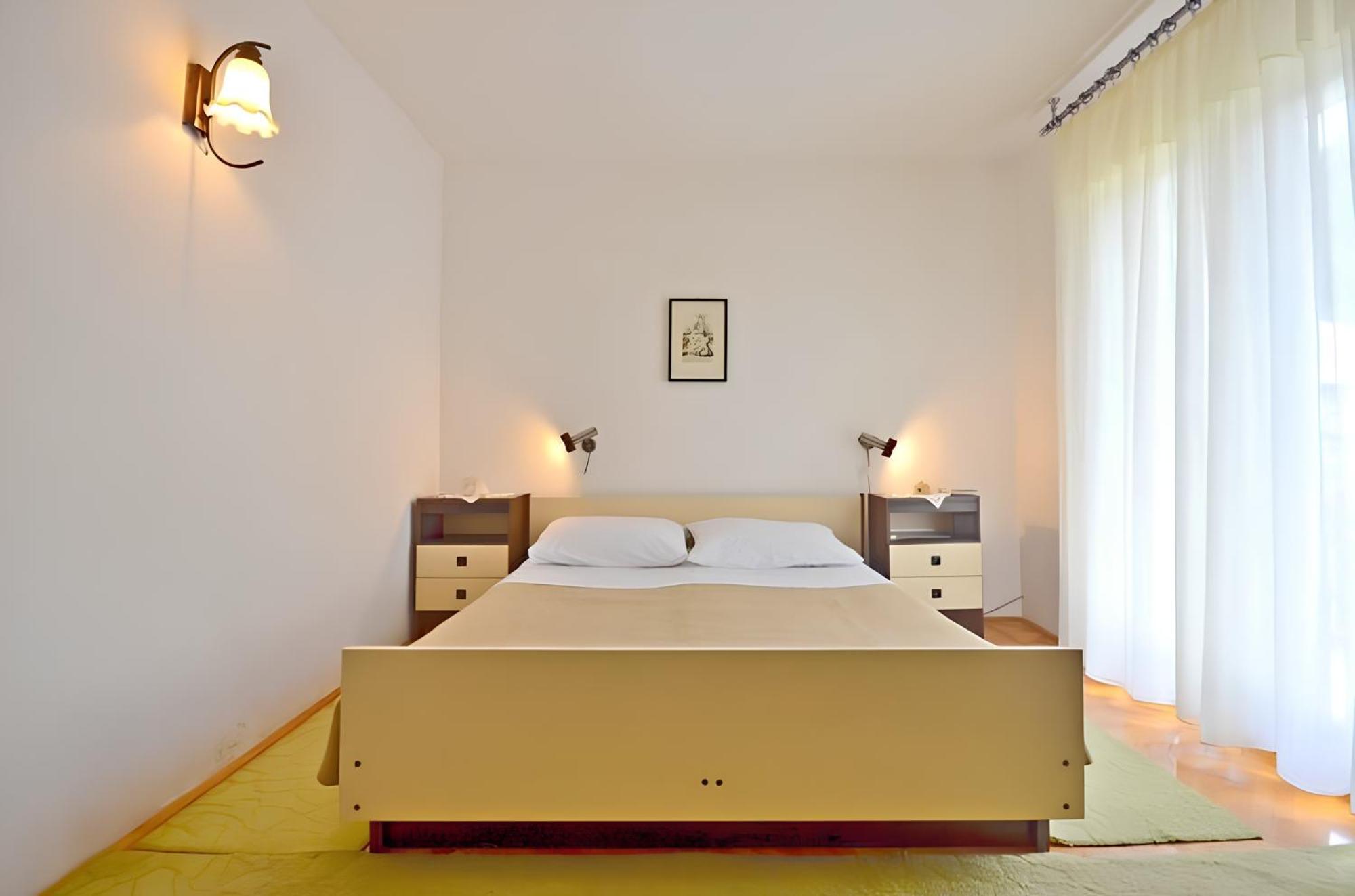Apartment Bozikovic - Jelsa - Vitarnja Esterno foto
