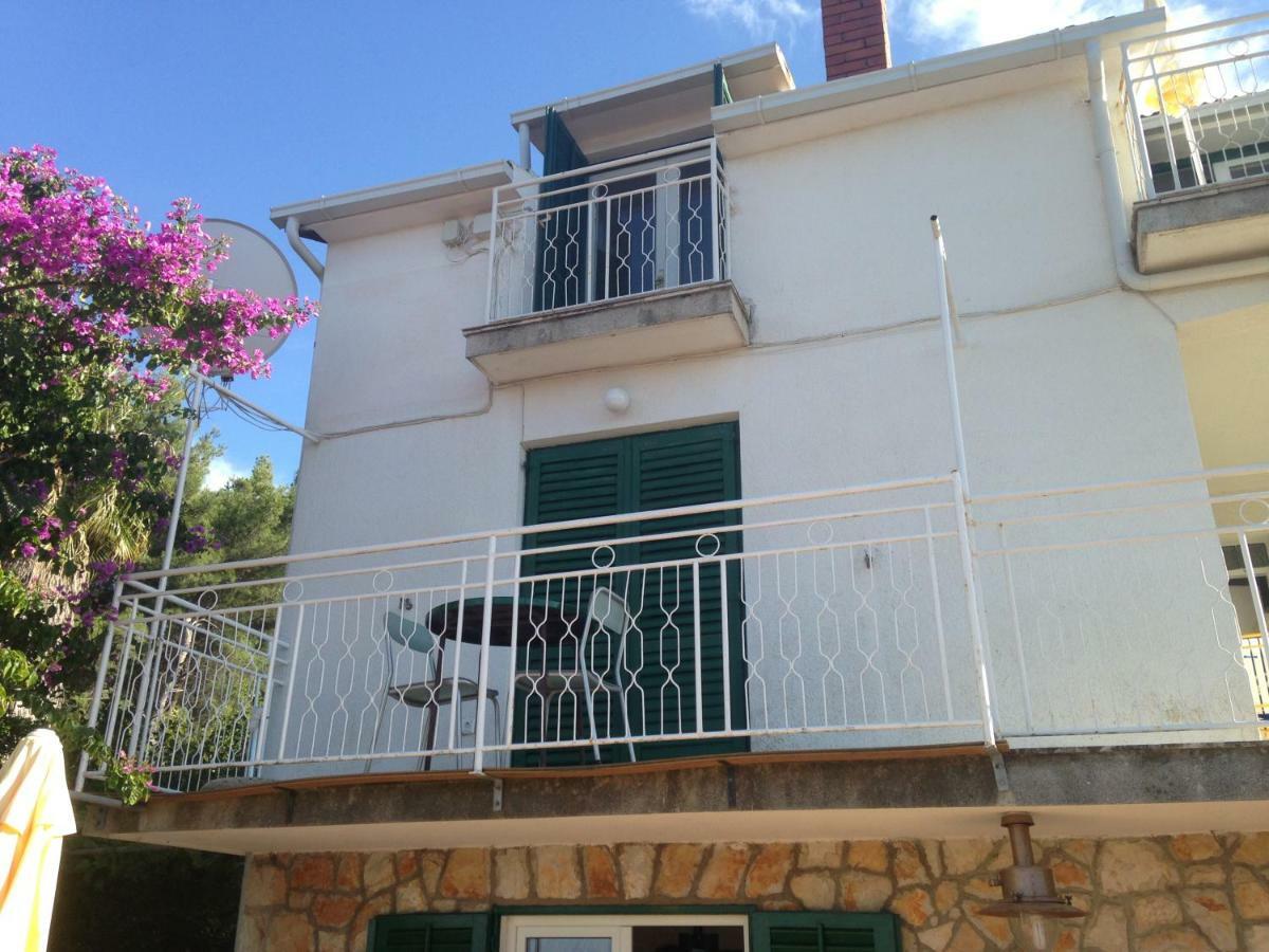 Apartment Bozikovic - Jelsa - Vitarnja Esterno foto